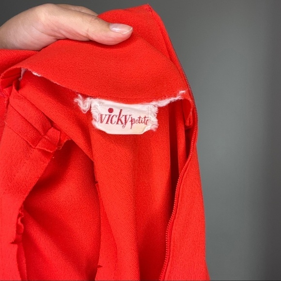 Vintage Red Embroidered Waist Long Sleeve Dress - Picture 12 of 14